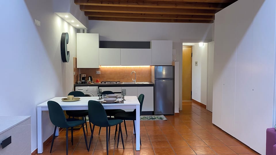 Duplex, Non Smoking, Courtyard View | Private kitchenette