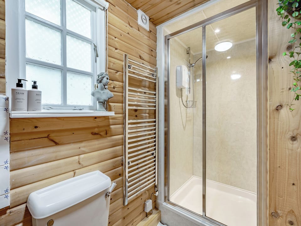 Shower room | Hygge Cabin - Hadrian&rsquo;s Garden, Hexham