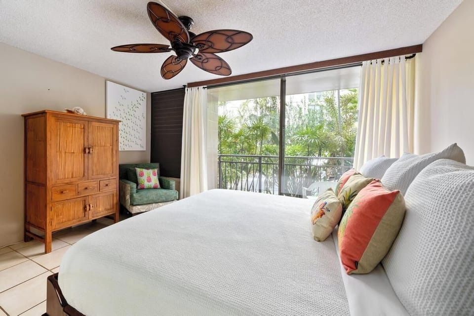 Lanai access from bedroom