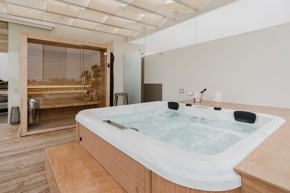 Indoor spa tub