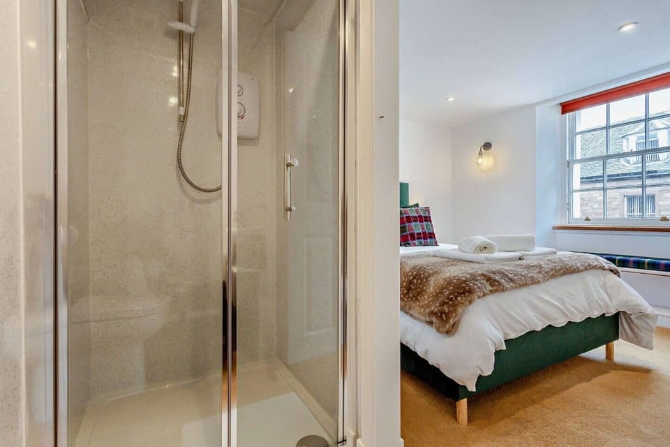 Tartan Room has an ensite toilet and shower room