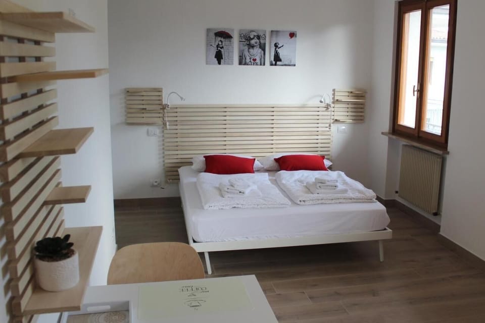 Classic Quadruple Room, Courtyard View | Desk, free WiFi