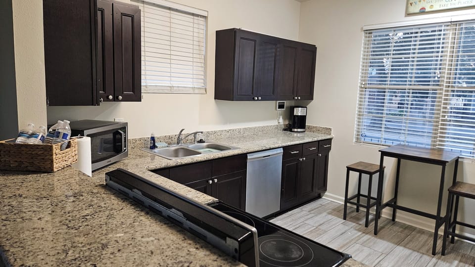Full kitchen
