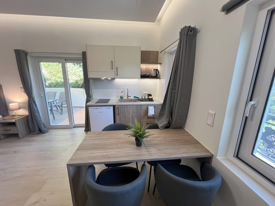 Comfort Quadruple Room, Mountain View | Living area | TV