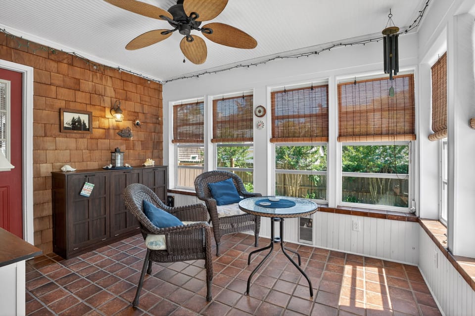 Rear Porch / Sun Room