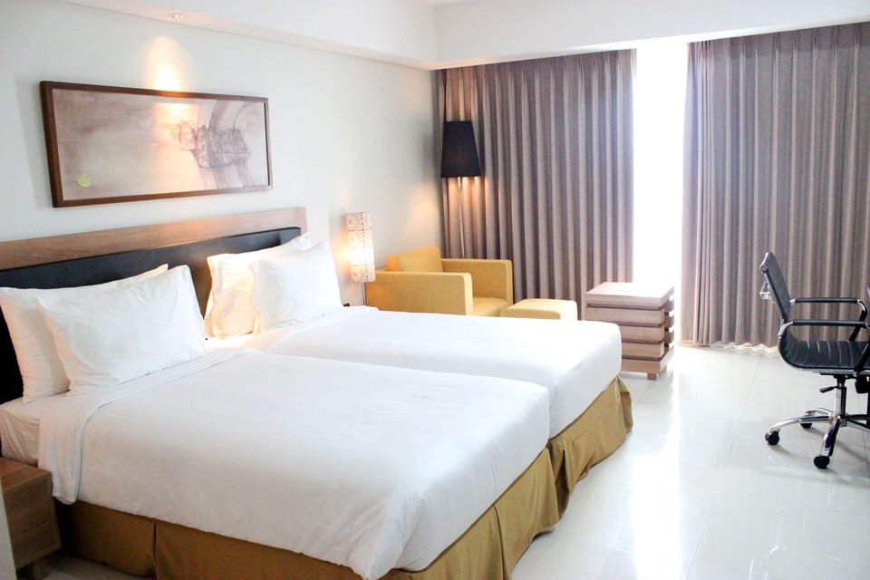 Deluxe Room, 2 Twin Beds | In-room safe, desk, blackout drapes, soundproofing