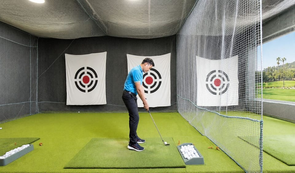 Indoor golf driving range