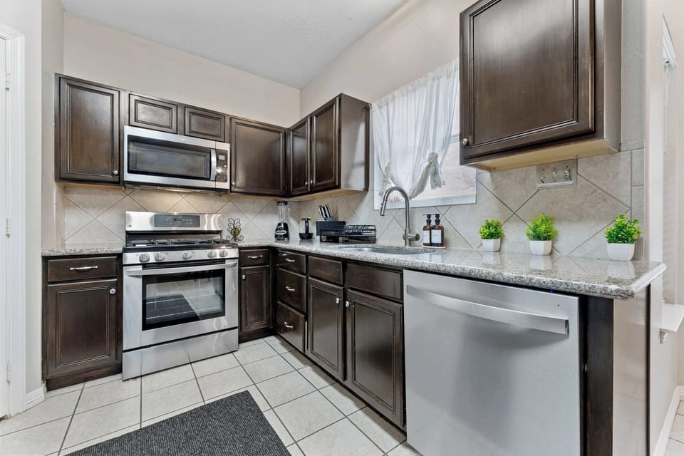 Fully Equipped Kitchen to Cook Homemade Meals