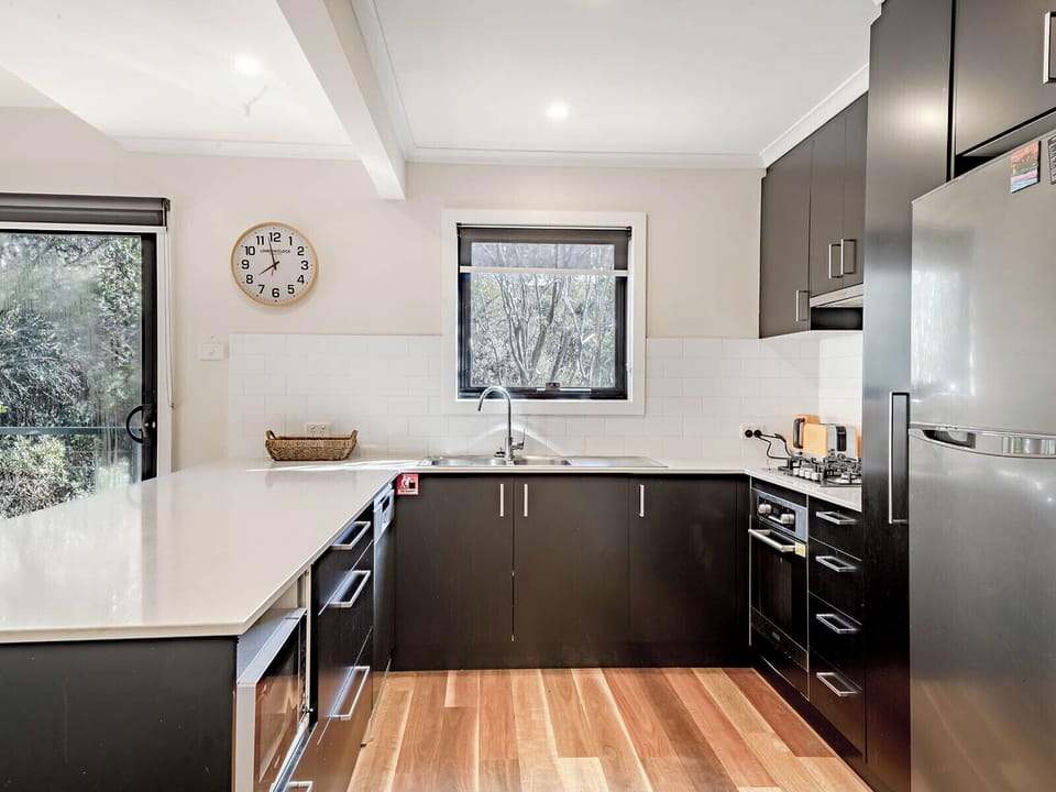 Deluxe 3 Bedroom Loft-Style Lodge | Private kitchen | Coffee/tea maker