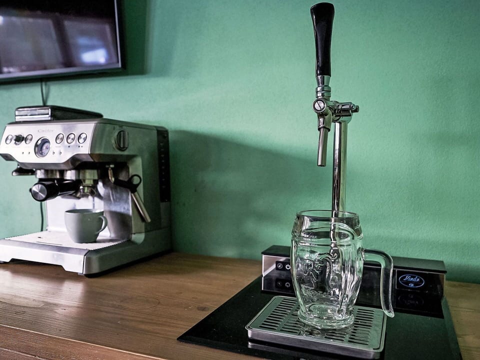 Kitchen Appliance, Small Appliance, Tableware, Barware, Home Appliance, Coffeemaker, Machine, Serveware, Drip Coffee Maker