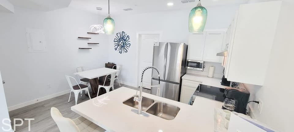 Apartment, 3 Bedrooms | Private kitchen | Fridge, oven, coffee/tea maker, toaster