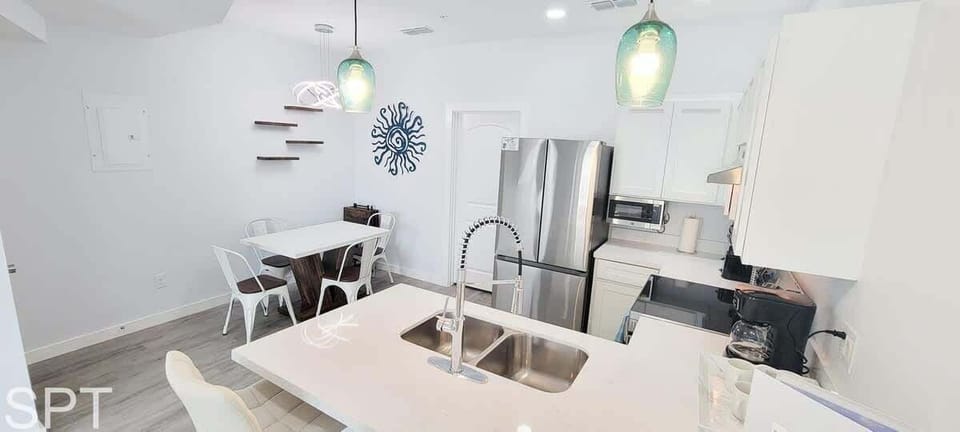 Apartment, 3 Bedrooms | Private kitchen | Fridge, oven, coffee/tea maker, toaster