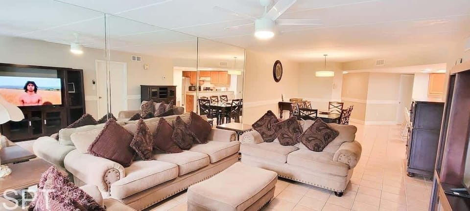 Apartment, 2 Bedrooms | Living area