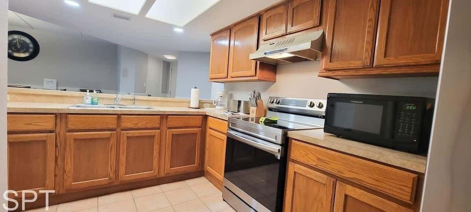 Apartment, 2 Bedrooms | Private kitchen | Fridge, oven, coffee/tea maker, toaster