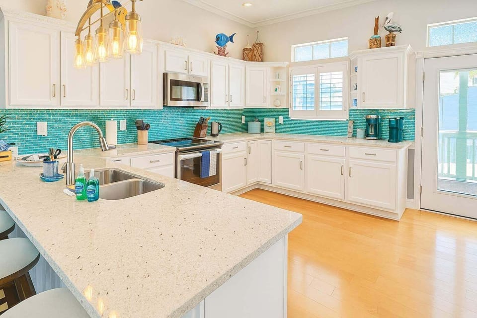 House, 4 Bedrooms | Private kitchen | Fridge, oven, coffee/tea maker, toaster