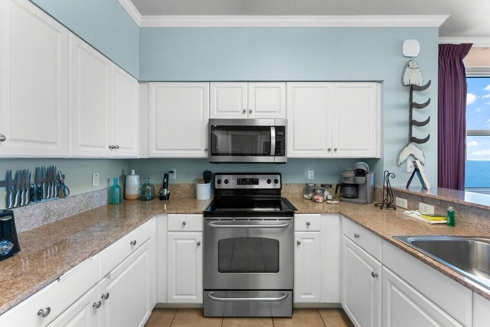 Full kitchen