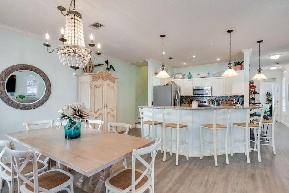The dining area has table seating for 6 with counter seating for 6 more