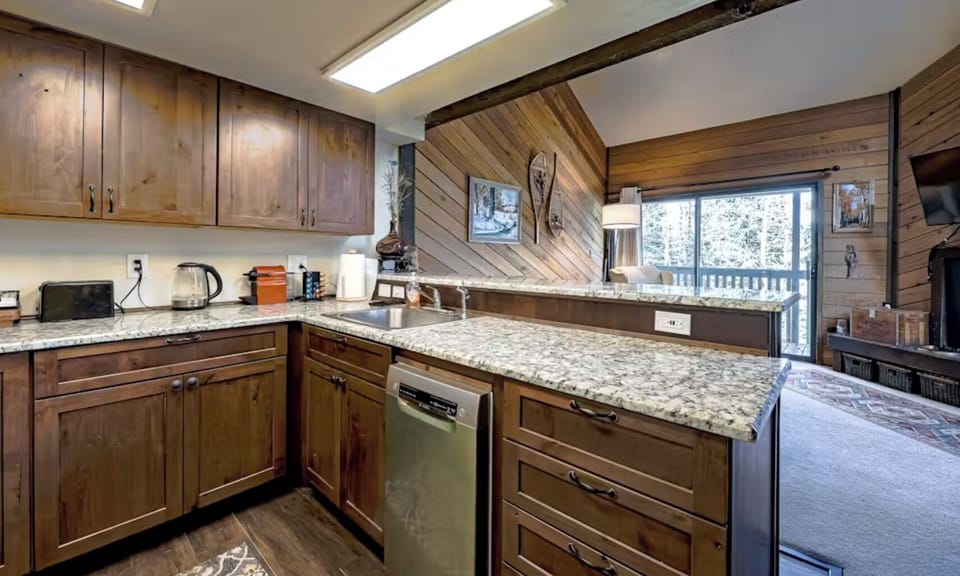 Snowshoe 5B Kitchen
