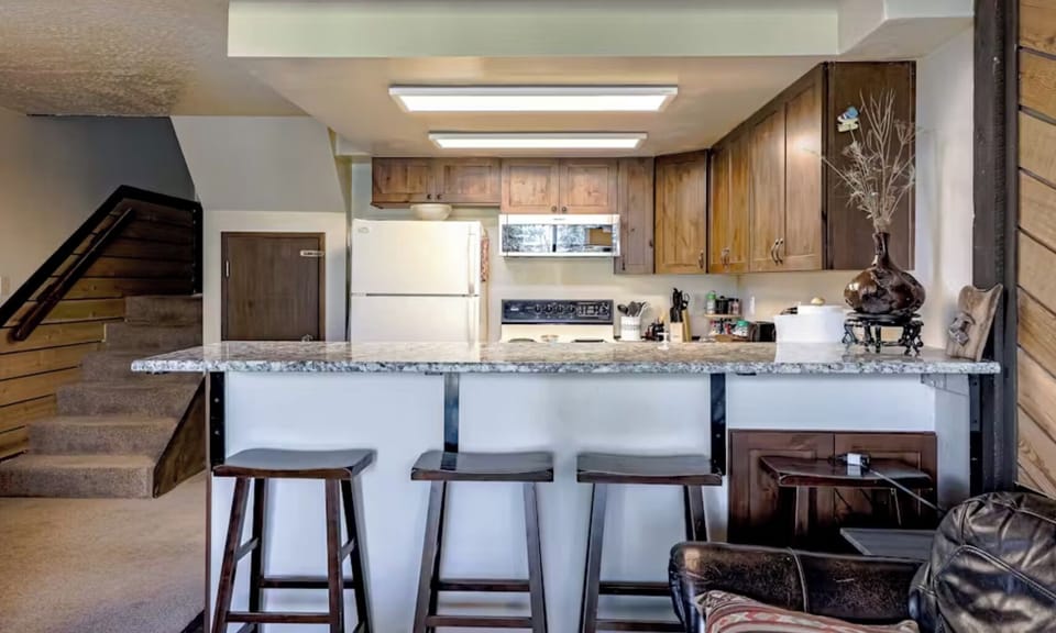 Snowshoe 5B Kitchen