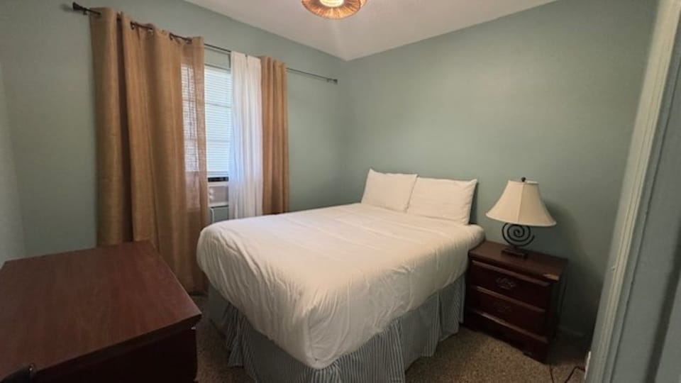 Bedroom 1 - 1 Full/Double Bed