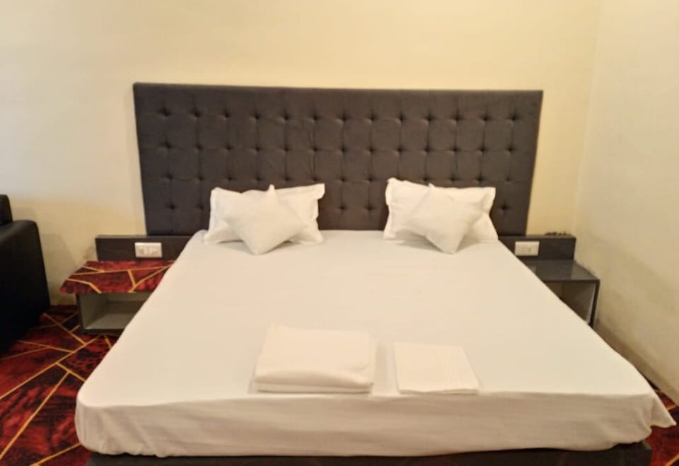 In-room safe, laptop workspace, free WiFi