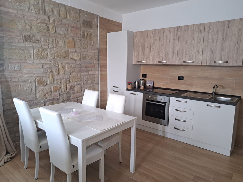 Le Scintille B&B - Koral | Private kitchen | Full-size fridge, oven, stovetop, coffee/tea maker