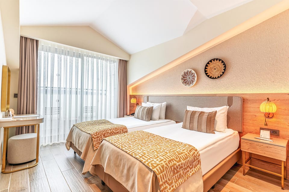 Egyptian cotton sheets, premium bedding, down comforters, pillowtop beds