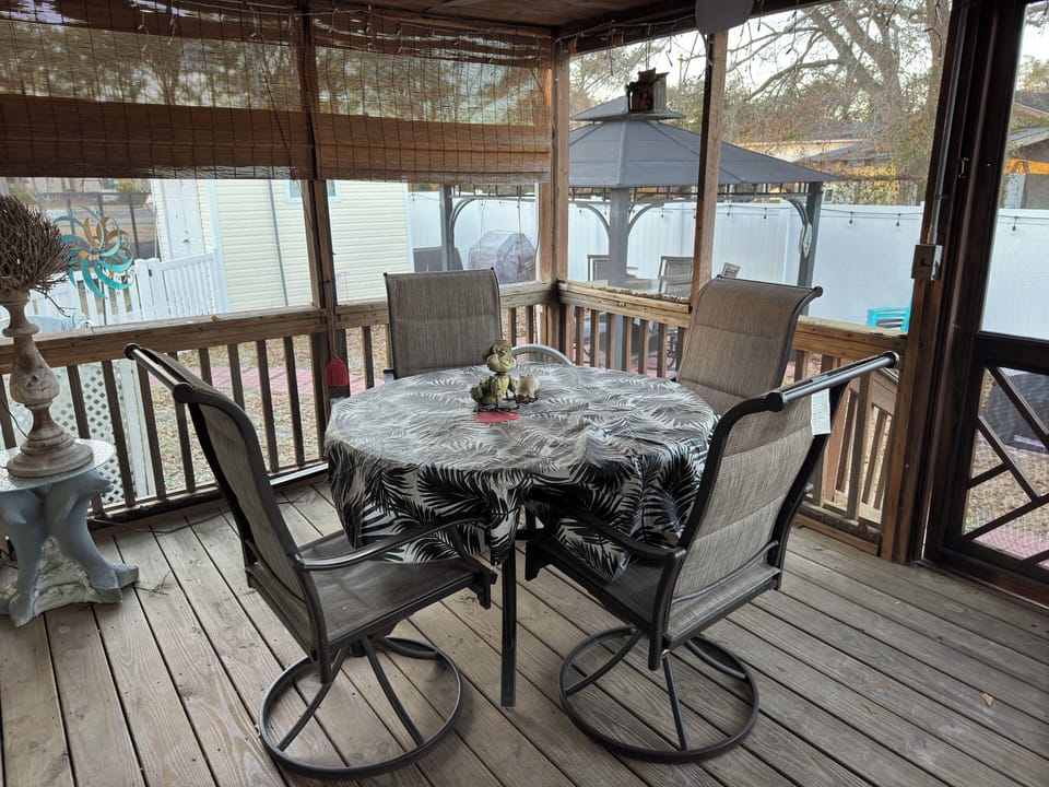 Outdoor dining