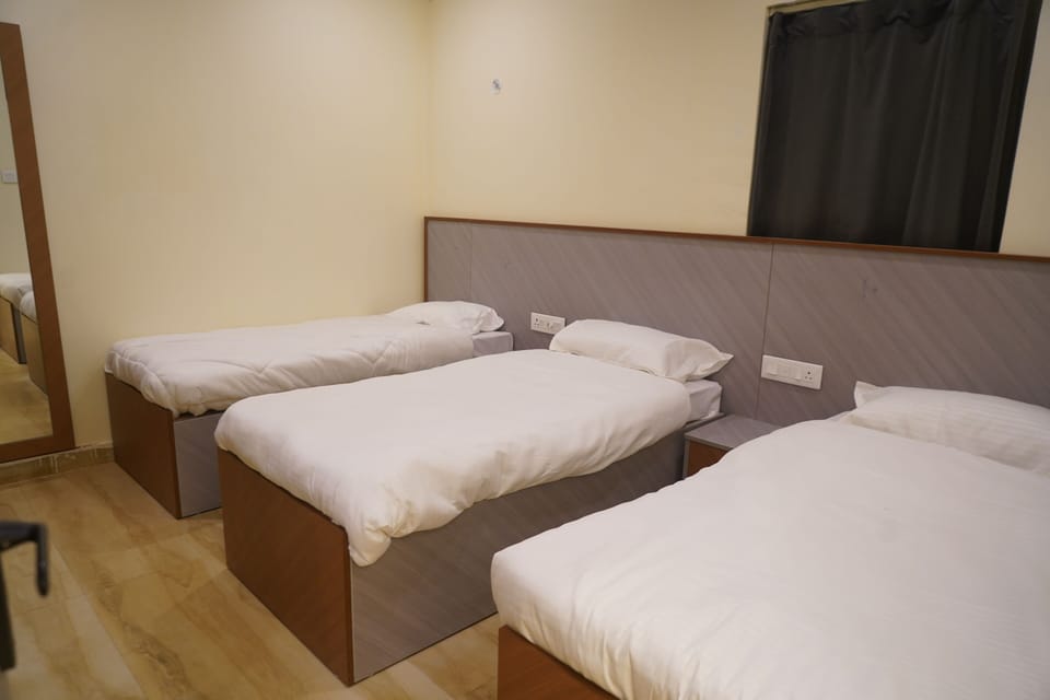 Deluxe Double Room, 1 Double Bed, City View | Desk, laptop workspace, iron/ironing board, free WiFi