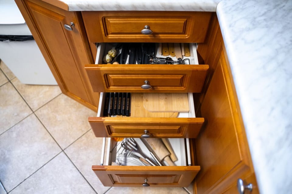Kitchen Equipment | Book Now with RENTUJEMY.COM