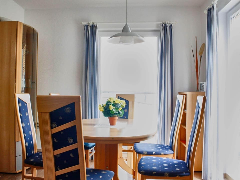 Mobile Home | Dining
