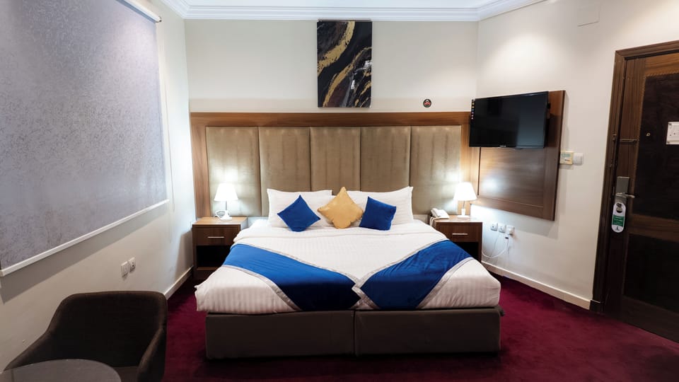 Egyptian cotton sheets, premium bedding, pillowtop beds, minibar