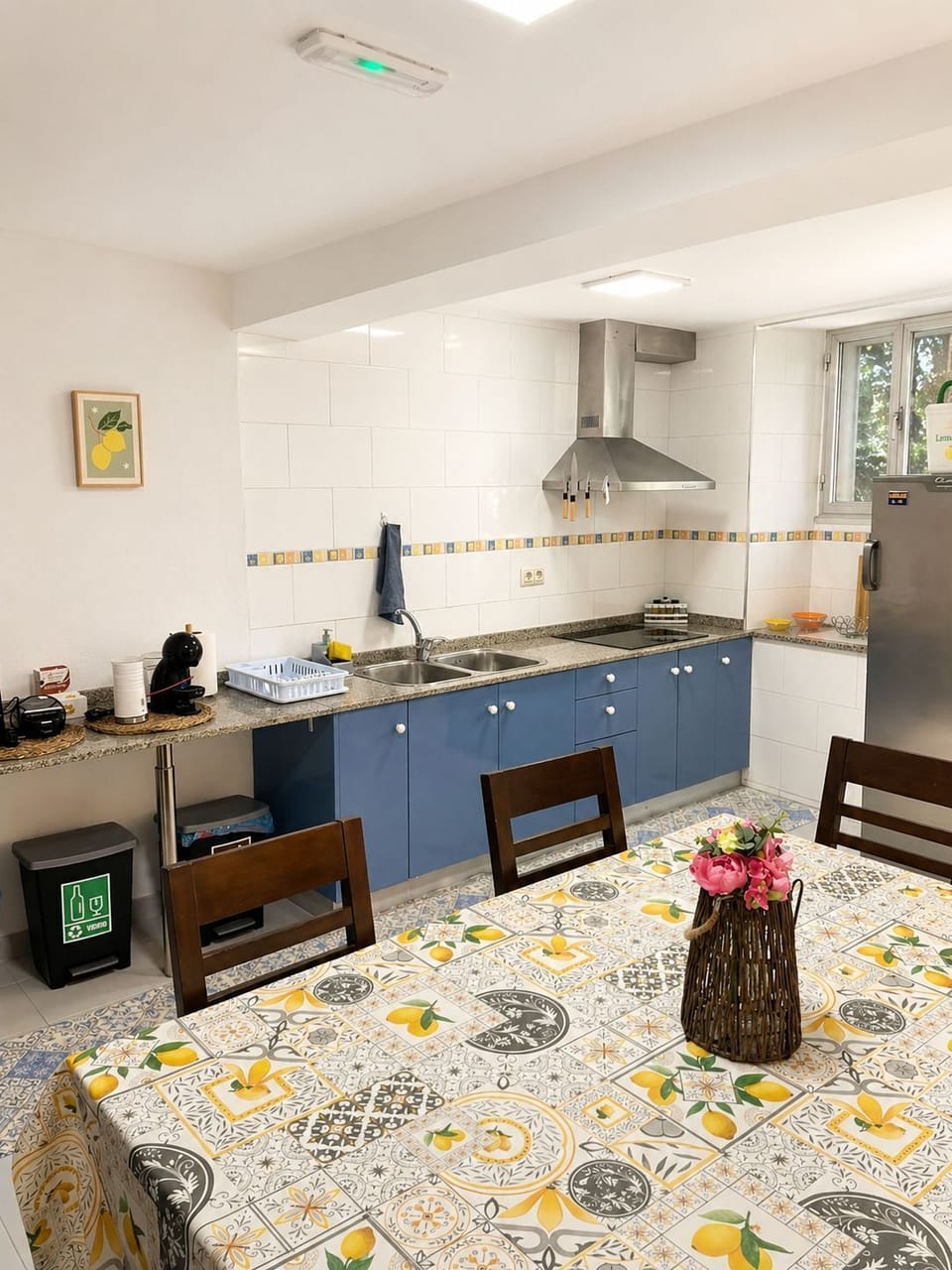 Fridge, microwave, stovetop, cookware/dishes/utensils