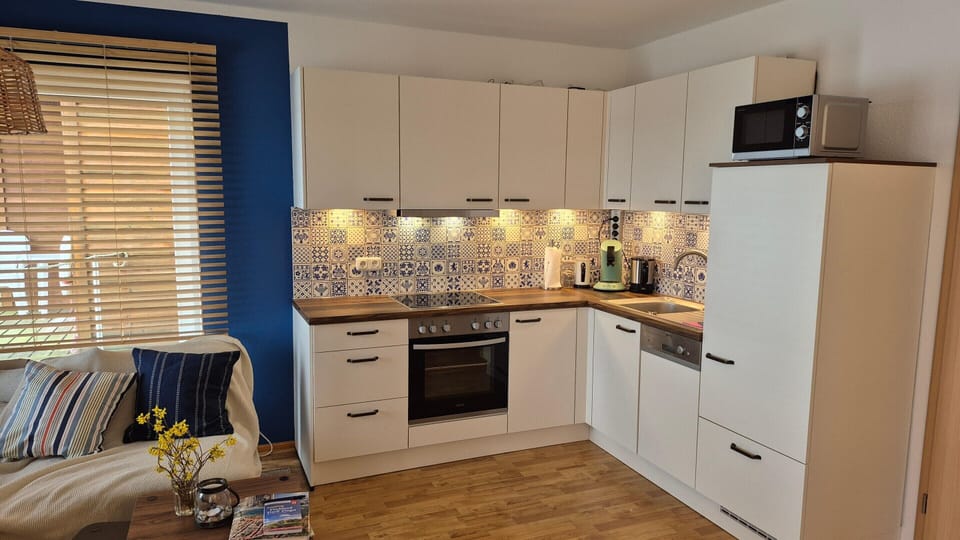 Mobile Home | Private kitchen | Highchair