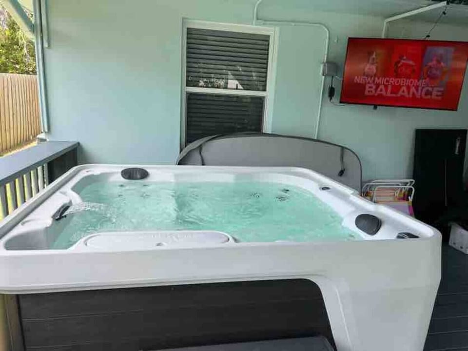 Indoor spa tub