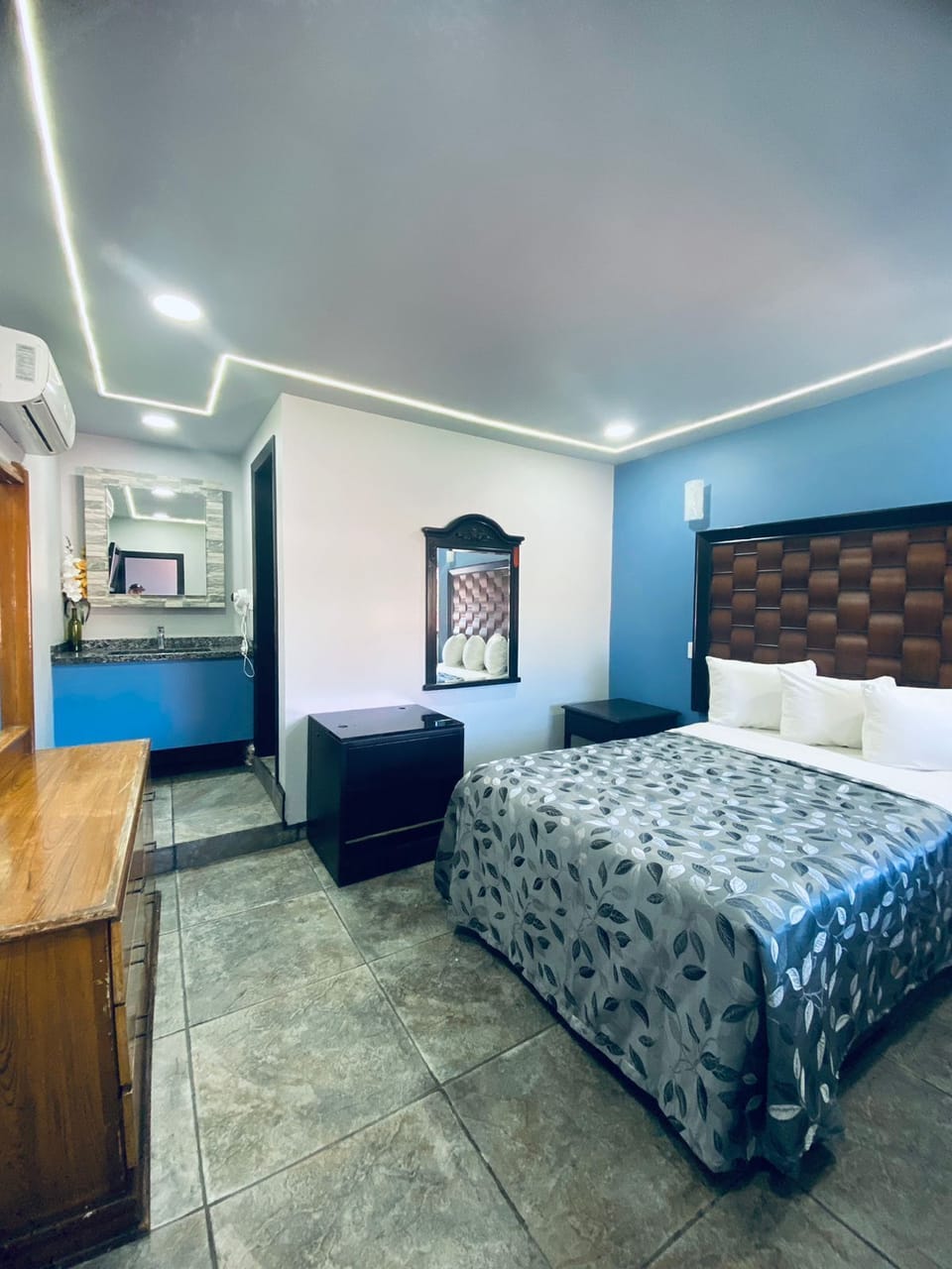 Comfort Room | Free WiFi