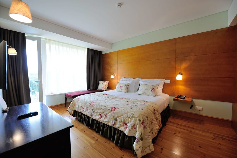 Classic Double or Twin Room, Balcony | In-room safe, desk, blackout drapes, soundproofing