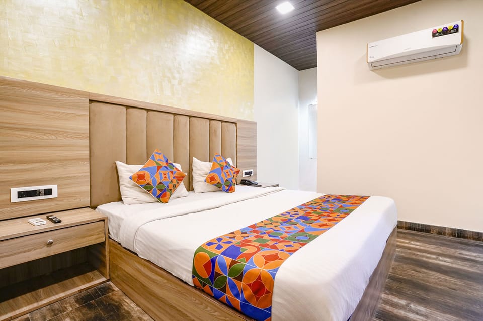 Premium Room | Egyptian cotton sheets, premium bedding, in-room safe, desk