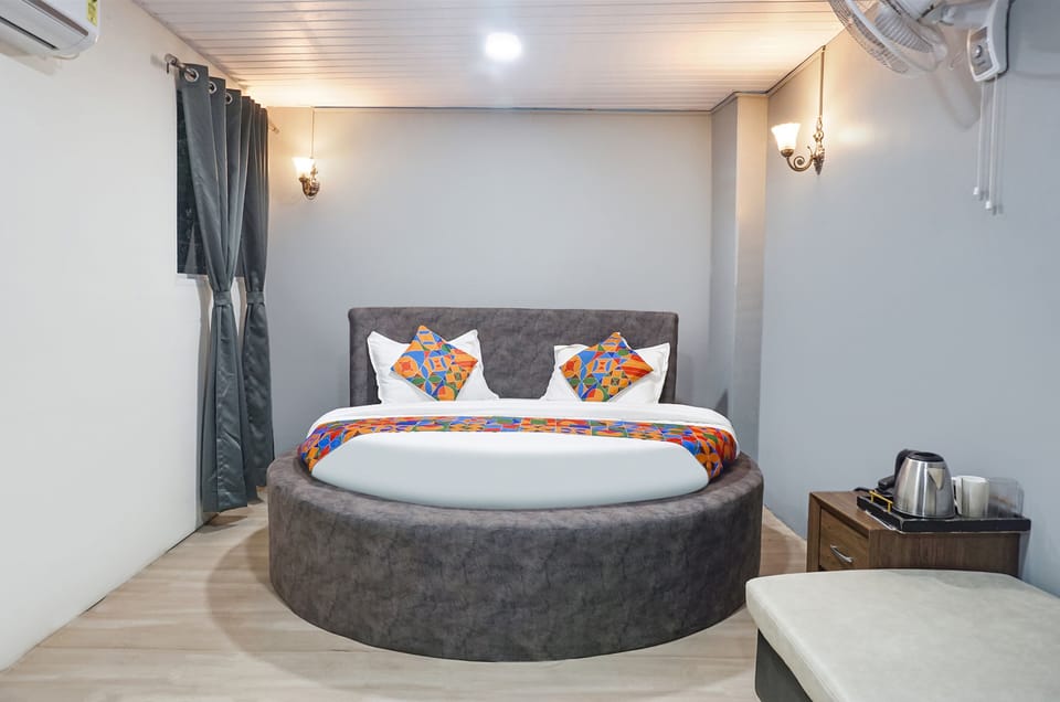 Egyptian cotton sheets, premium bedding, in-room safe, free WiFi