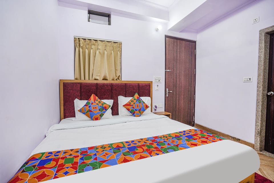 Egyptian cotton sheets, premium bedding, in-room safe, free WiFi