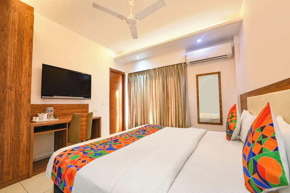 Egyptian cotton sheets, premium bedding, free WiFi, bed sheets