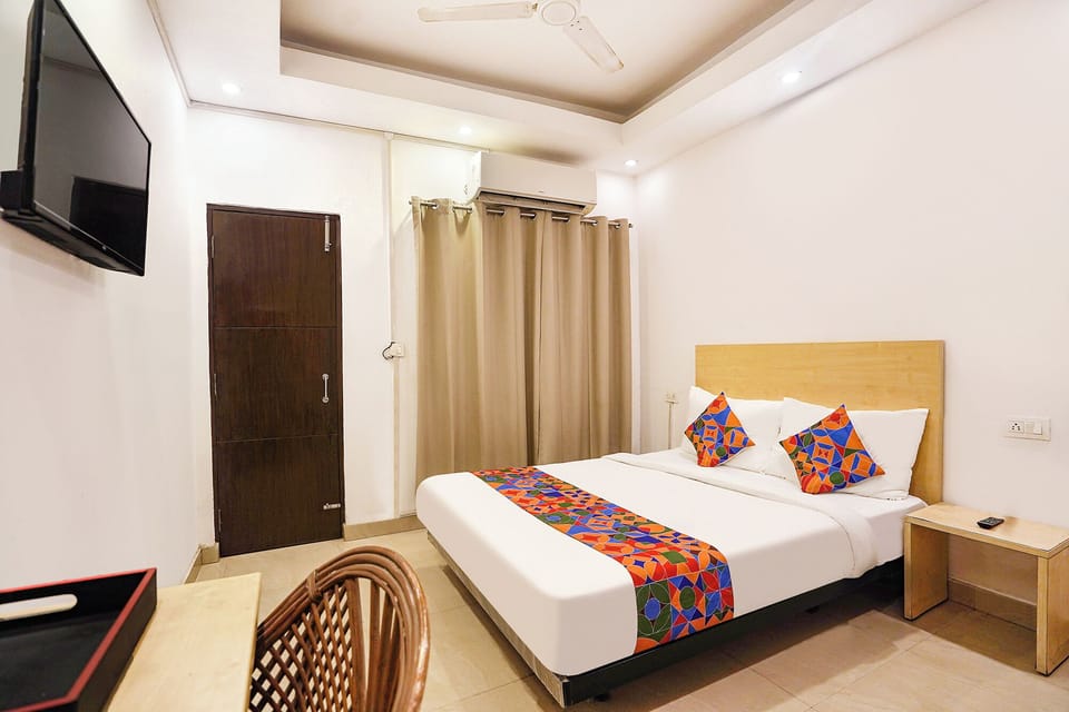 Egyptian cotton sheets, premium bedding, free WiFi, bed sheets