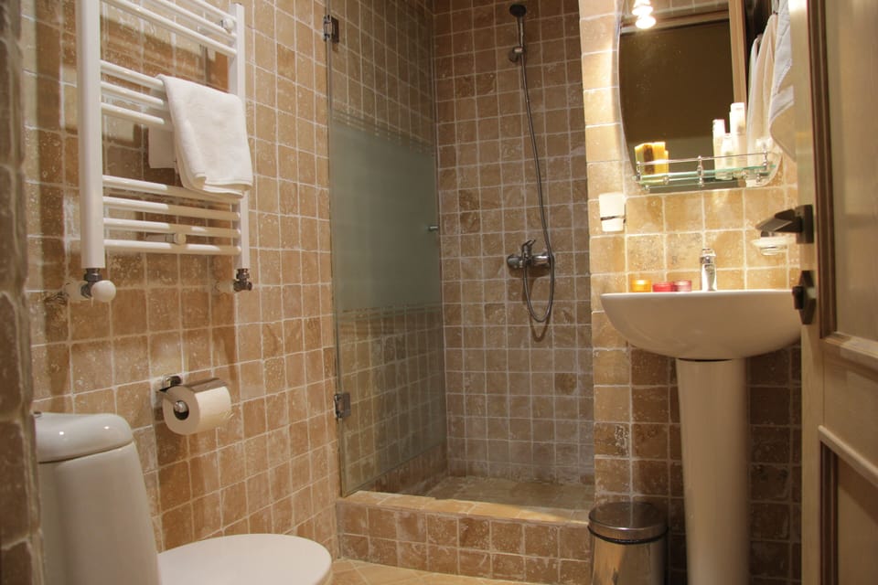 Economy Single Room | Desk, free WiFi, bed sheets