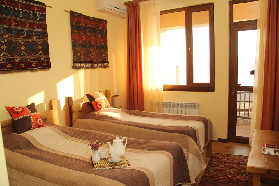 Standard Twin Room | Desk, free WiFi, bed sheets