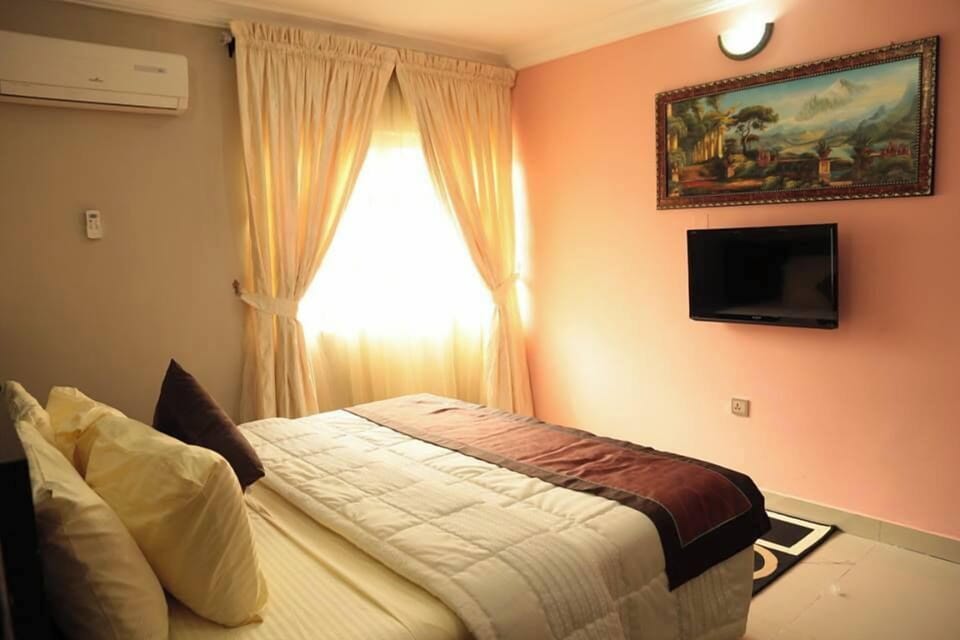 Luxury Room | In-room safe, desk, laptop workspace, soundproofing