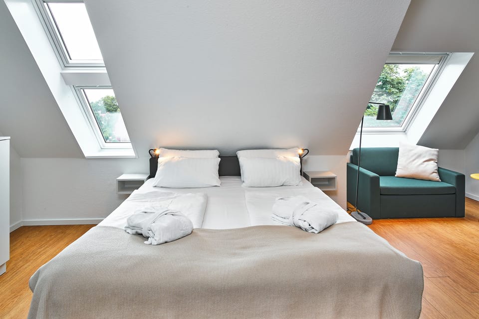 Gallery Apartment | Desk, free WiFi, bed sheets