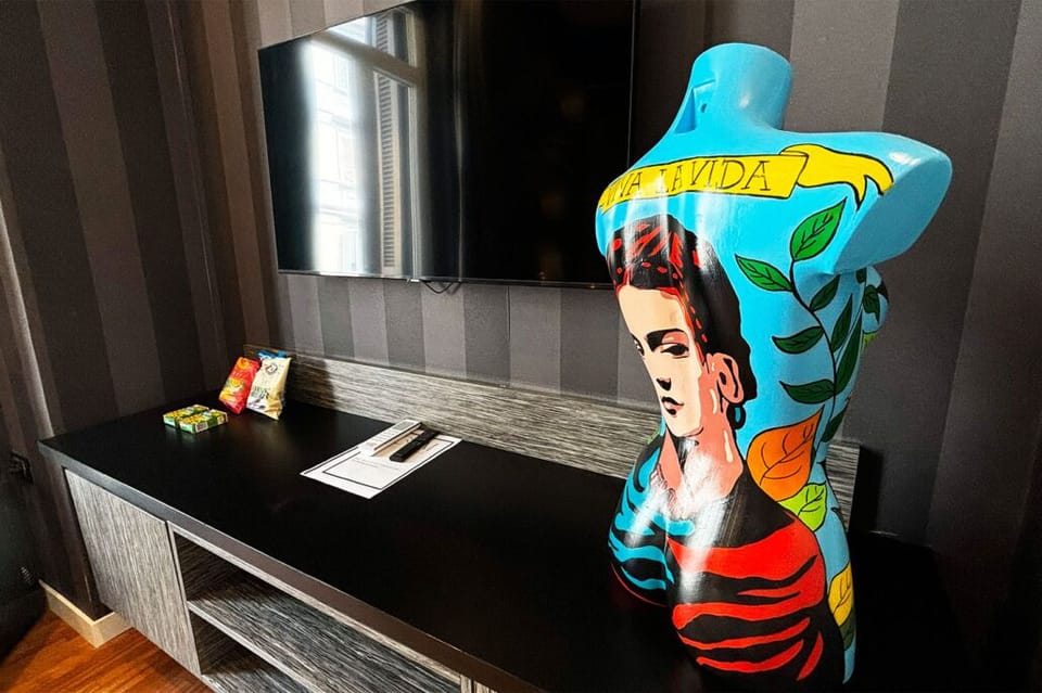 Minibar, individually decorated, individually furnished, desk