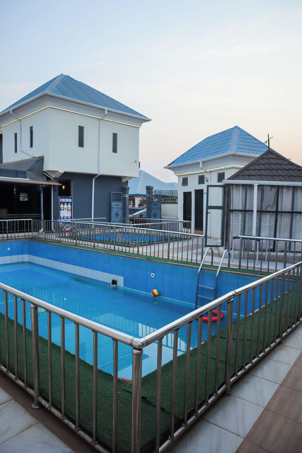 2 outdoor pools