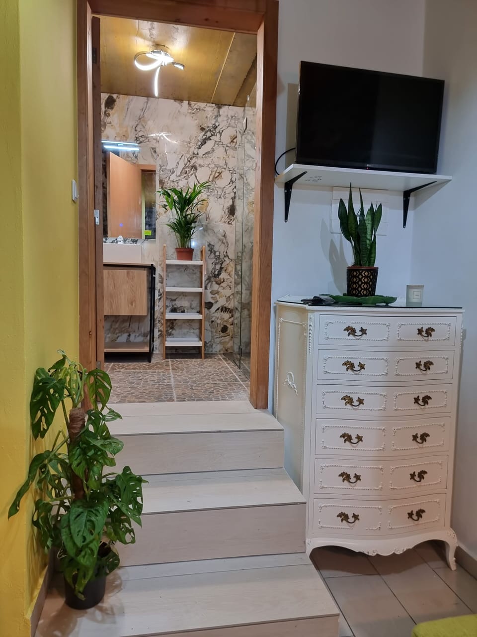 Room, 1 Bedroom, Smoking, Balcony | Room amenity
