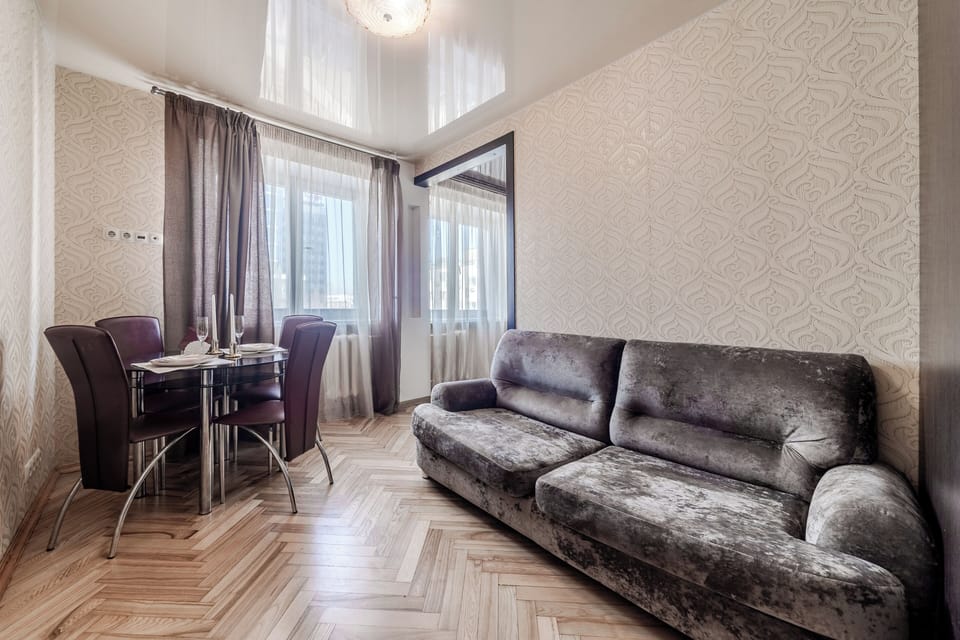 Standard Apartment, City View | Living area